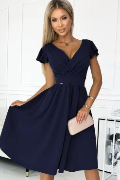 Robe de cocktail décolletée manches courtes