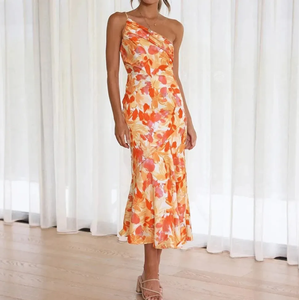 Robe de cocktail fleurie à une épaule