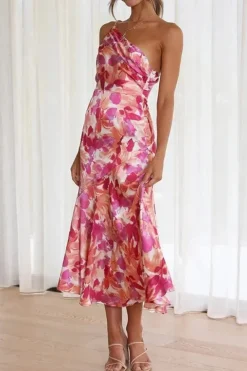 Robe de cocktail fleurie à une épaule