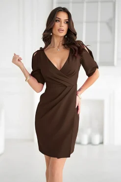 Robe de cocktail marron moulante courte