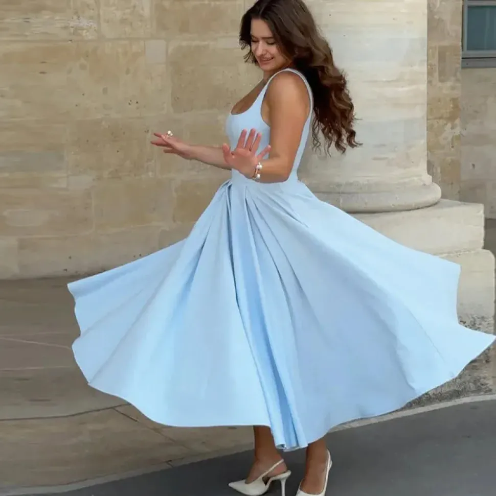 Robe de cocktail midi fluide à bretelles