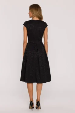 Robe de cocktail noire évasée à plis creux