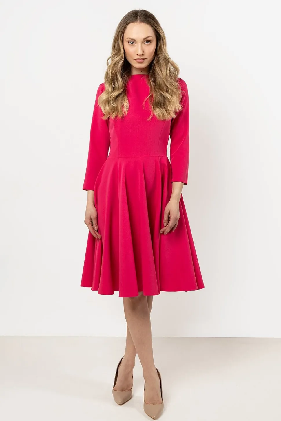 Robe de cocktail rose évasée manches longues