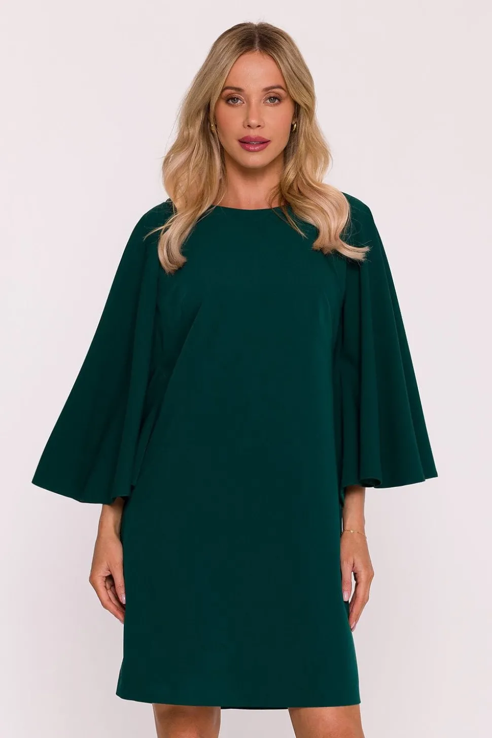 Robe de cocktail verte courte manches longues fluide