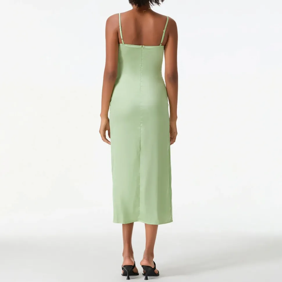 Robe de cocktail verte moulante brodée de fleurs