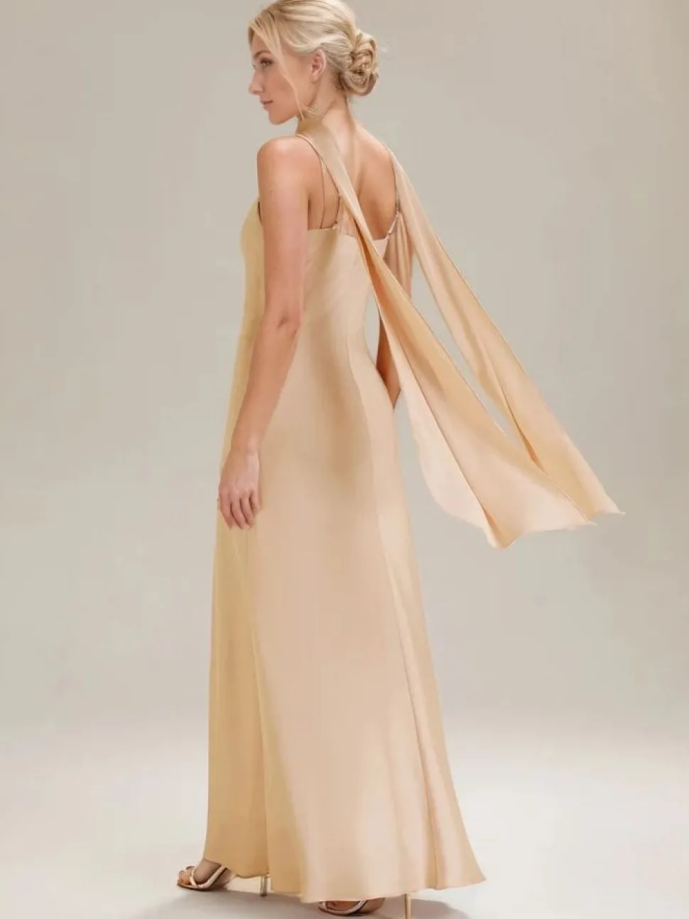 Robe de demoiselles d'honneur longue sans manches couleur champagne