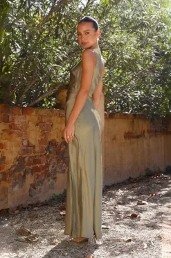 Robe demoiselle d'honneur asymétrique en satin
