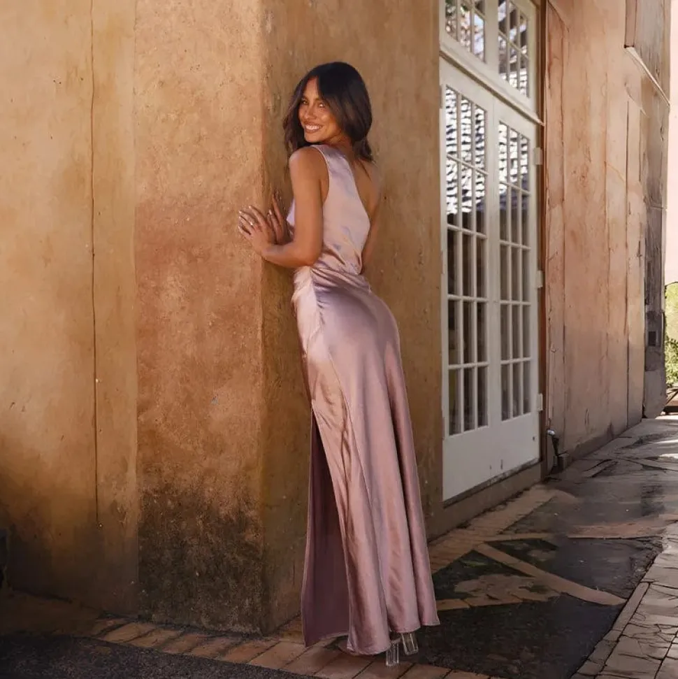 Robe demoiselle d'honneur asymétrique en satin