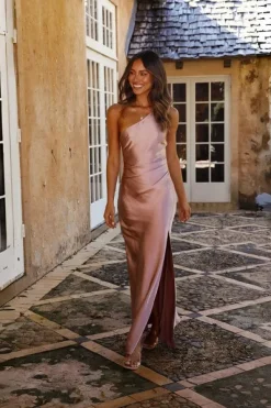 Robe demoiselle d'honneur asymétrique en satin