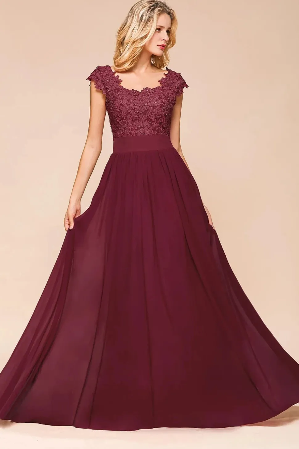 Robe demoiselle d'honneur avec appliqués en dentelle