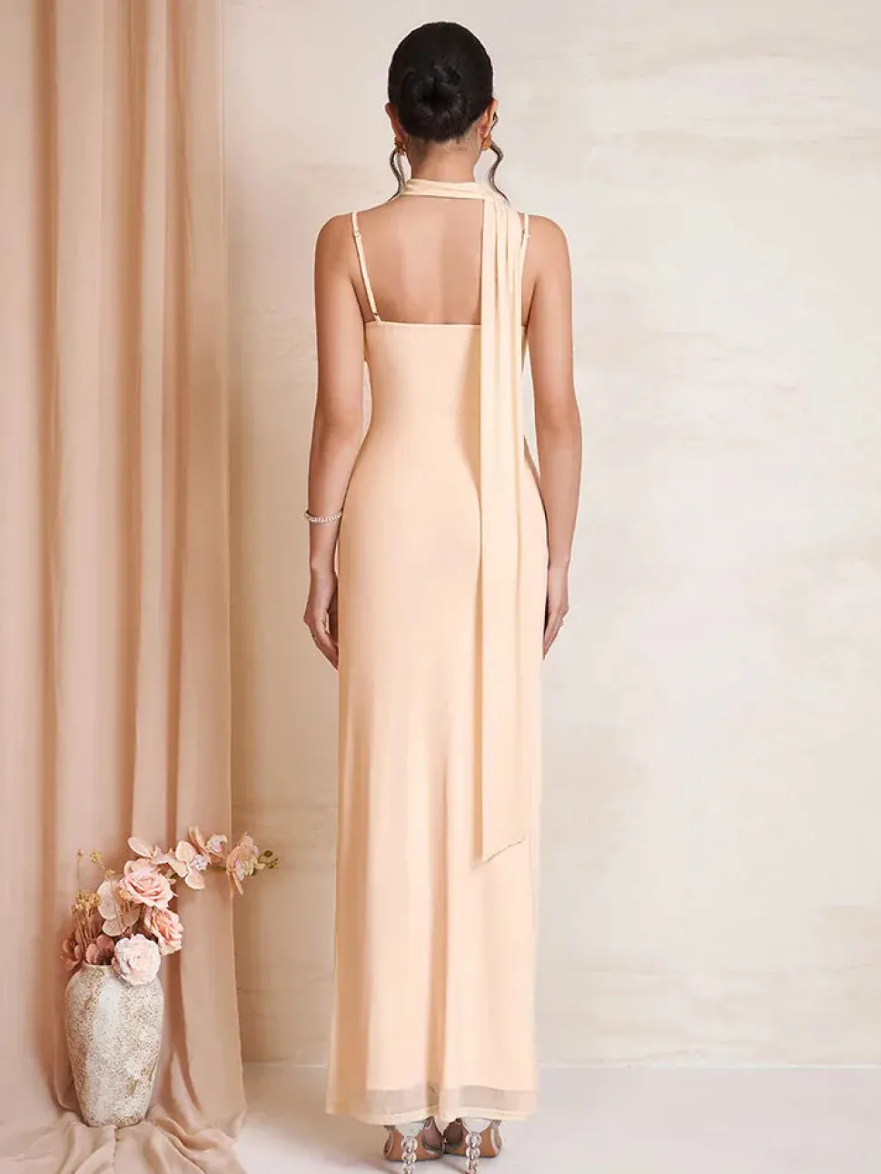 Robe demoiselle d'honneur beige longue moulante