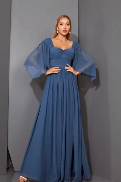 Robe demoiselle d'honneur bleue avec manches flottantes et fente haute