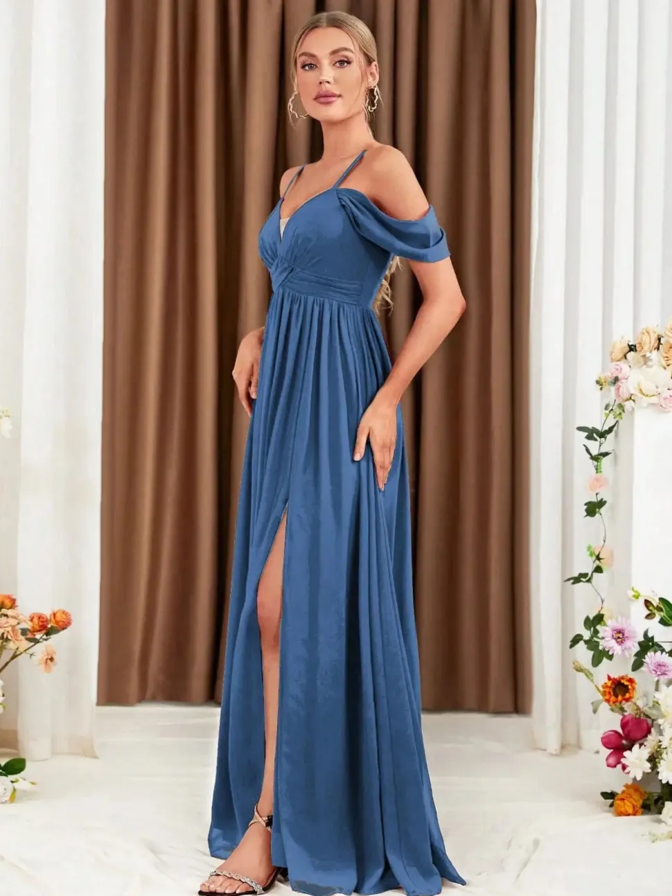 Robe demoiselle d'honneur bleue décolletée en coeur