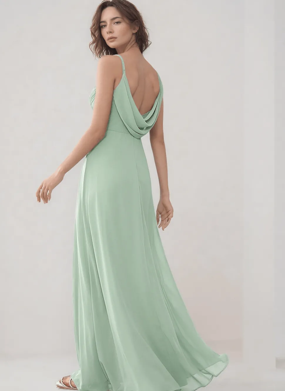 Robe demoiselle d'honneur vert sauge drapée