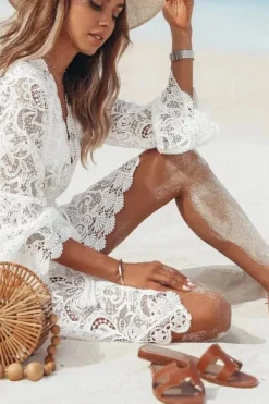Robe de plage courte en dentelle manches longues