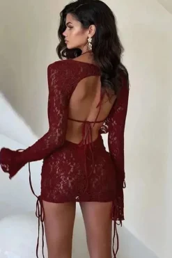 Robe de plage en dentelle courte manches longues
