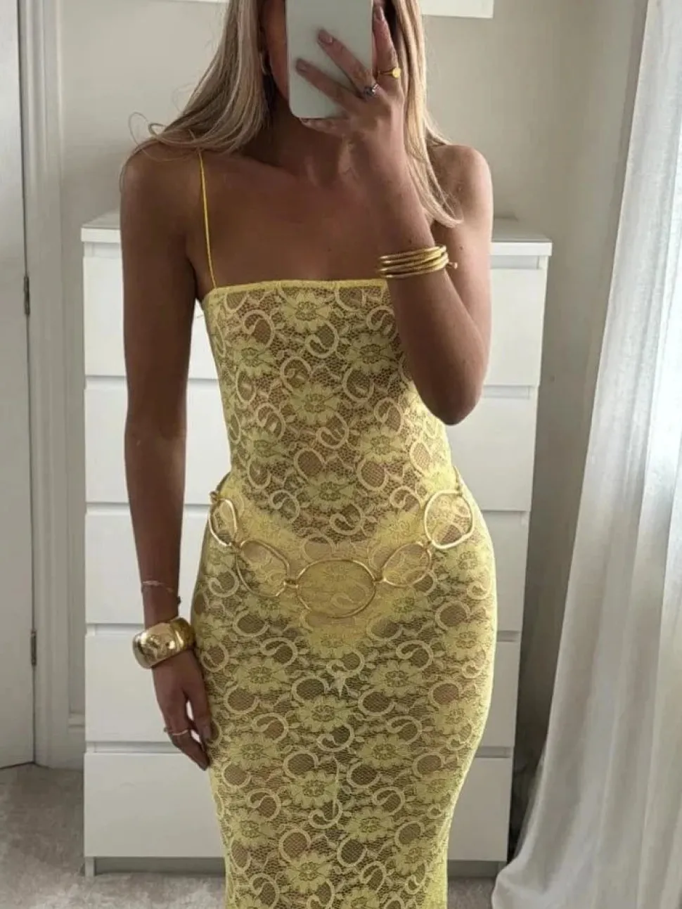 Robe de plage jaune transparente en dentelle