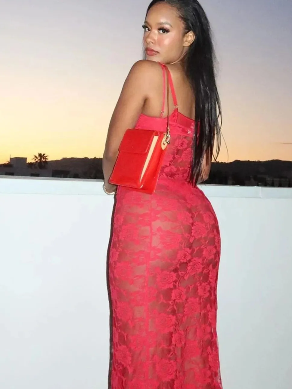 Robe de plage longue en dentelle transparente
