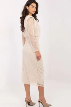 Robe de soirée beige fendue en dentelle chic
