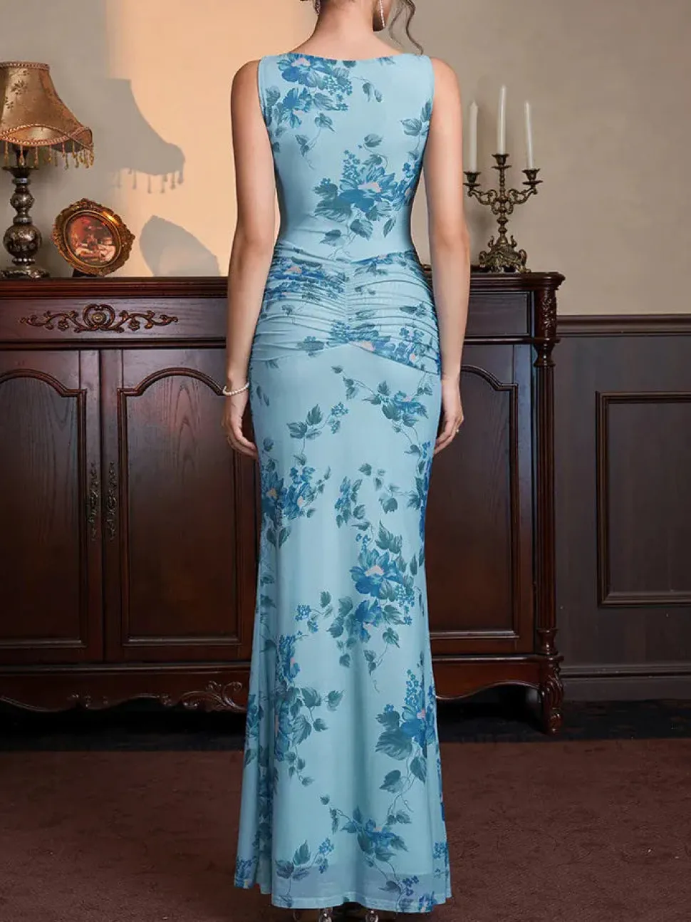 Robe de soirée bleu clair à motif floral