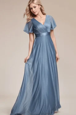 Robe de soirée bleue longue à volants et décolleté plongeant
