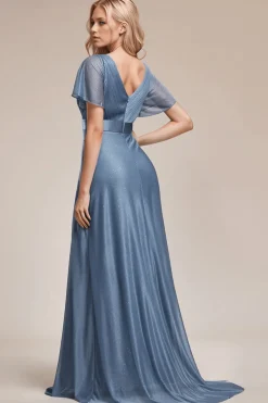 Robe de soirée bleue longue à volants et décolleté plongeant