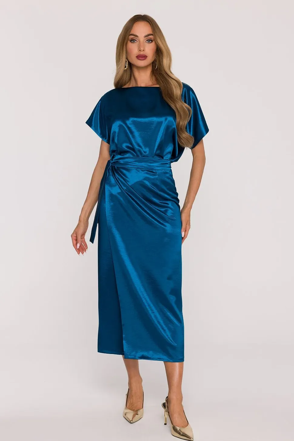 Robe de soirée bleue midi satinée manches courtes