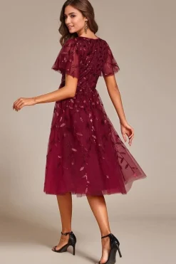 Robe de soirée bordeaux midi en tulle avec paillettes et broderies