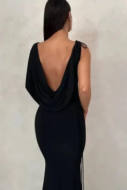 Robe de soirée chic avec décolleté plongeant
