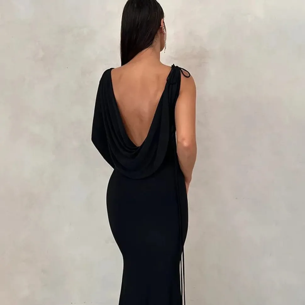 Robe de soirée chic avec décolleté plongeant