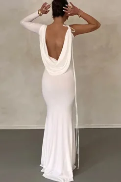 Robe de soirée chic avec décolleté plongeant