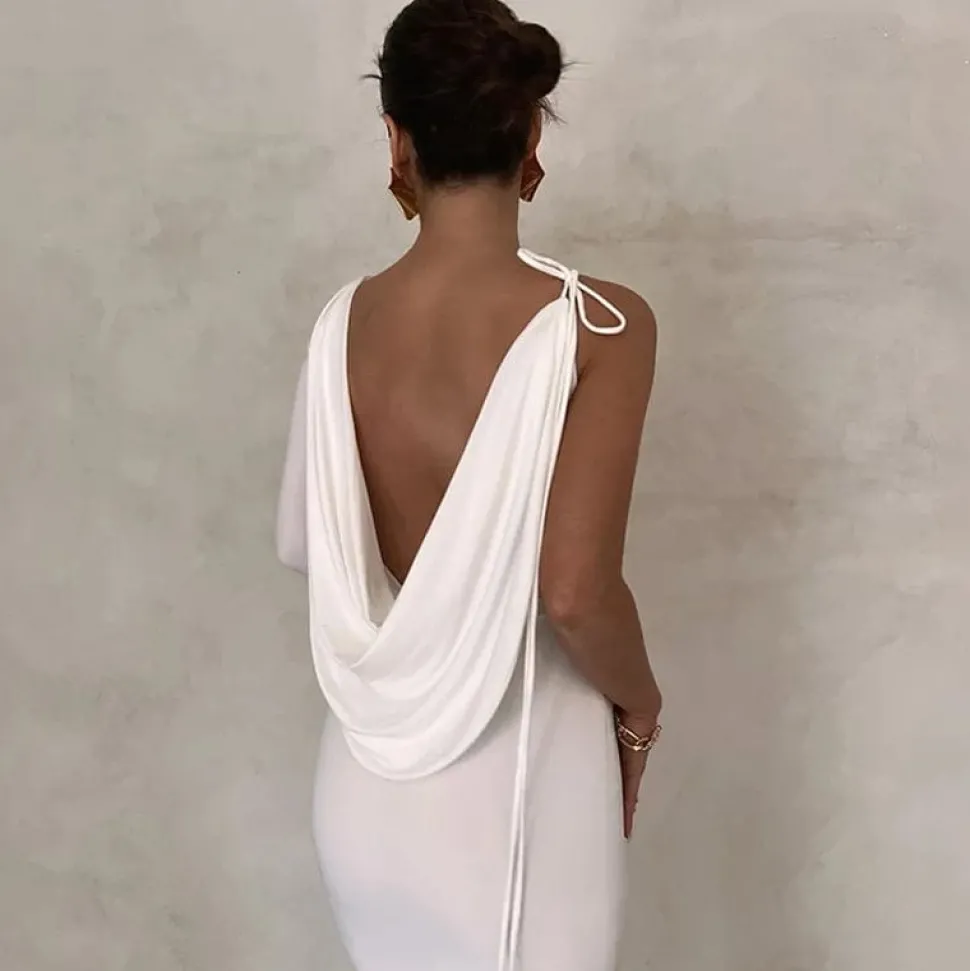 Robe de soirée chic avec décolleté plongeant