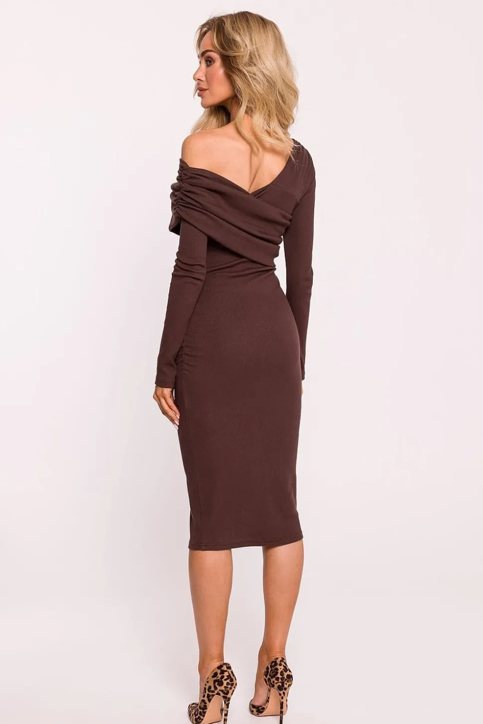 Robe de soirée chic midi moulante manches longues