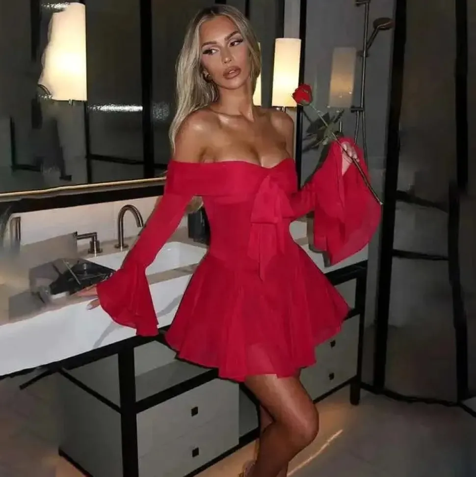 Robe de soirée courte patineuse manches longues