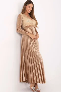 Robe de soirée dorée longue plissée chic