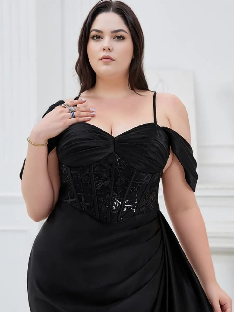 Robe de soirée grande taille noire avec corset