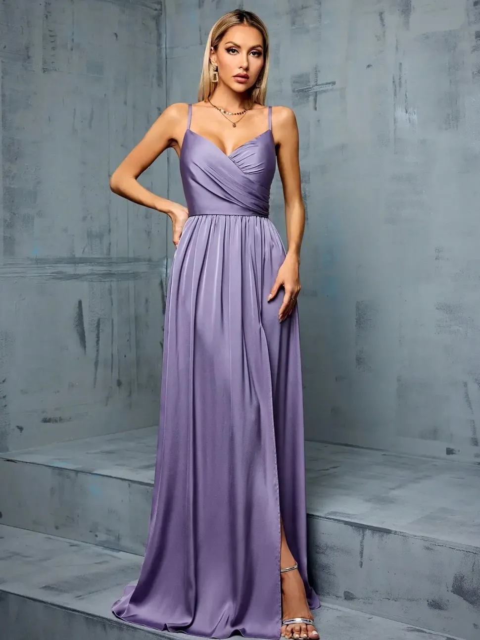 Robe de soirée lilas satinée longue
