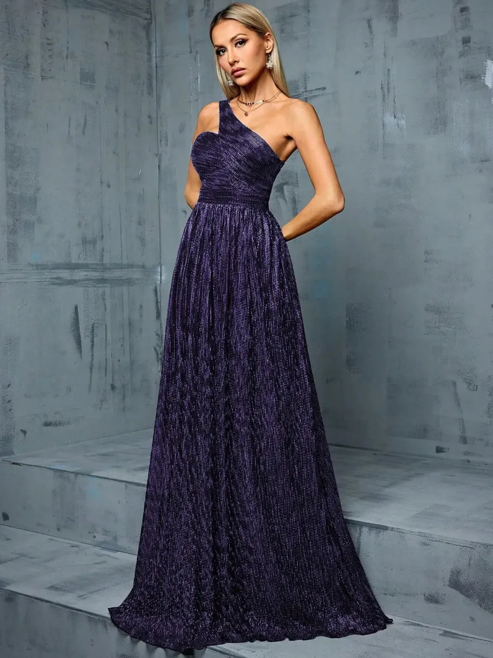 Robe de soirée longue bleue à une épaule avec fil métallique