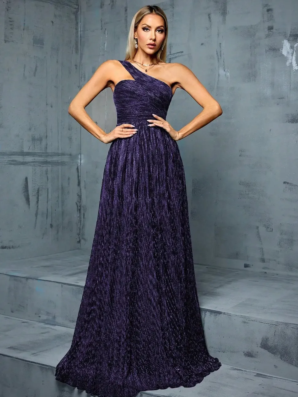 Robe de soirée longue bleue à une épaule avec fil métallique