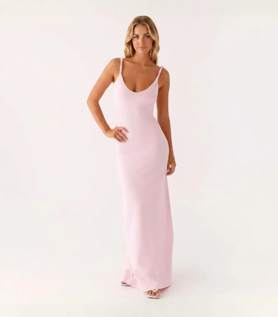 Robe de soirée longue et fluide à bretelles torsadées