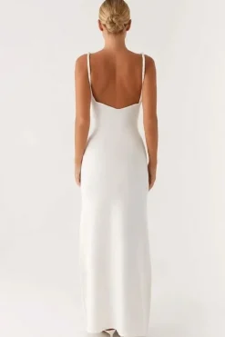 Robe de soirée longue et fluide à bretelles torsadées