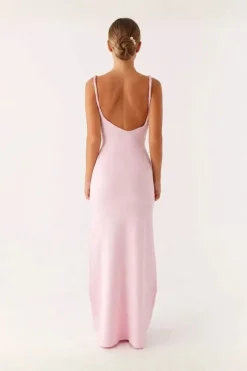 Robe de soirée longue et fluide à bretelles torsadées