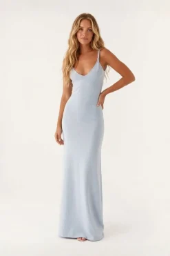 Robe de soirée longue et fluide à bretelles torsadées