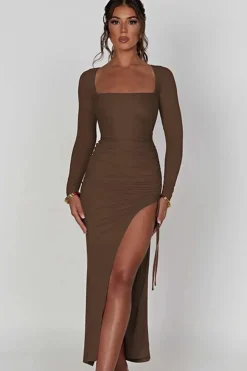 Robe de soirée longue fendue
