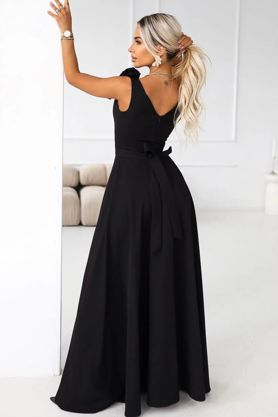 Robe de soirée longue fendue noire sans manches