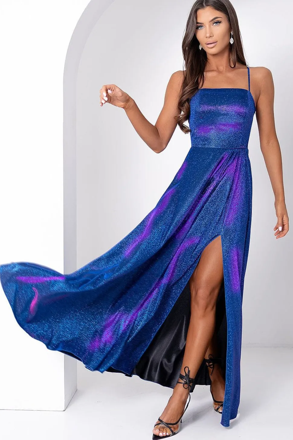Robe de soirée longue fendue pailletée bleue