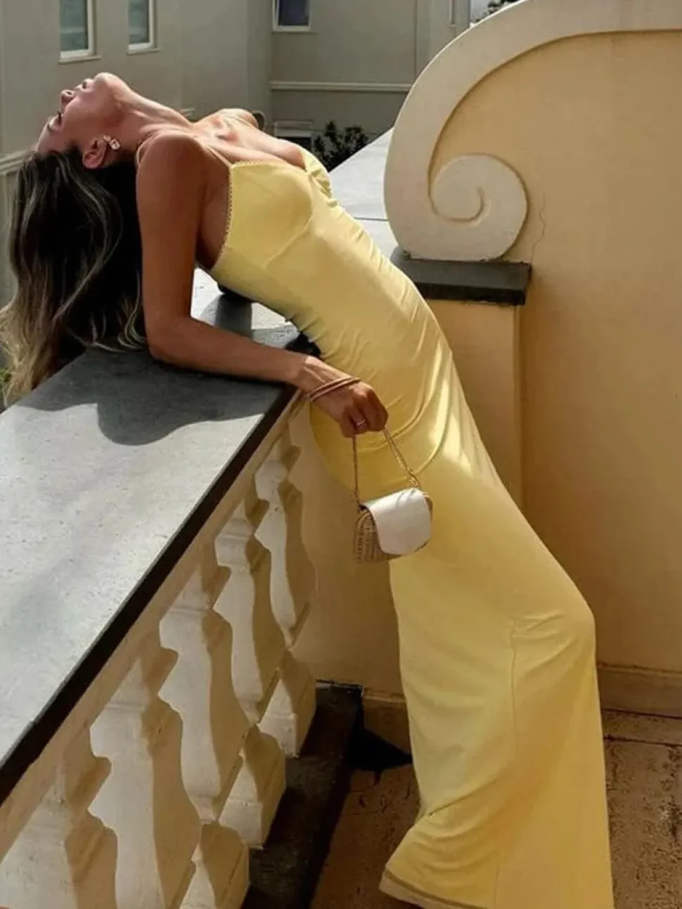 Robe de soirée longue jaune à bretelles