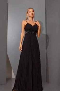 Robe de soirée longue noire avec appliqués