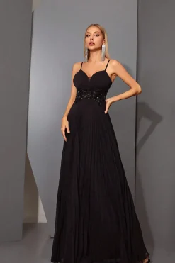 Robe de soirée longue noire avec appliqués