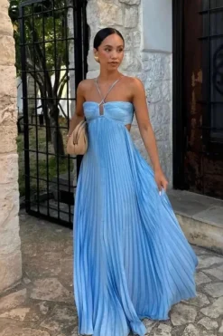 Robe de soirée longue plissée dos nu